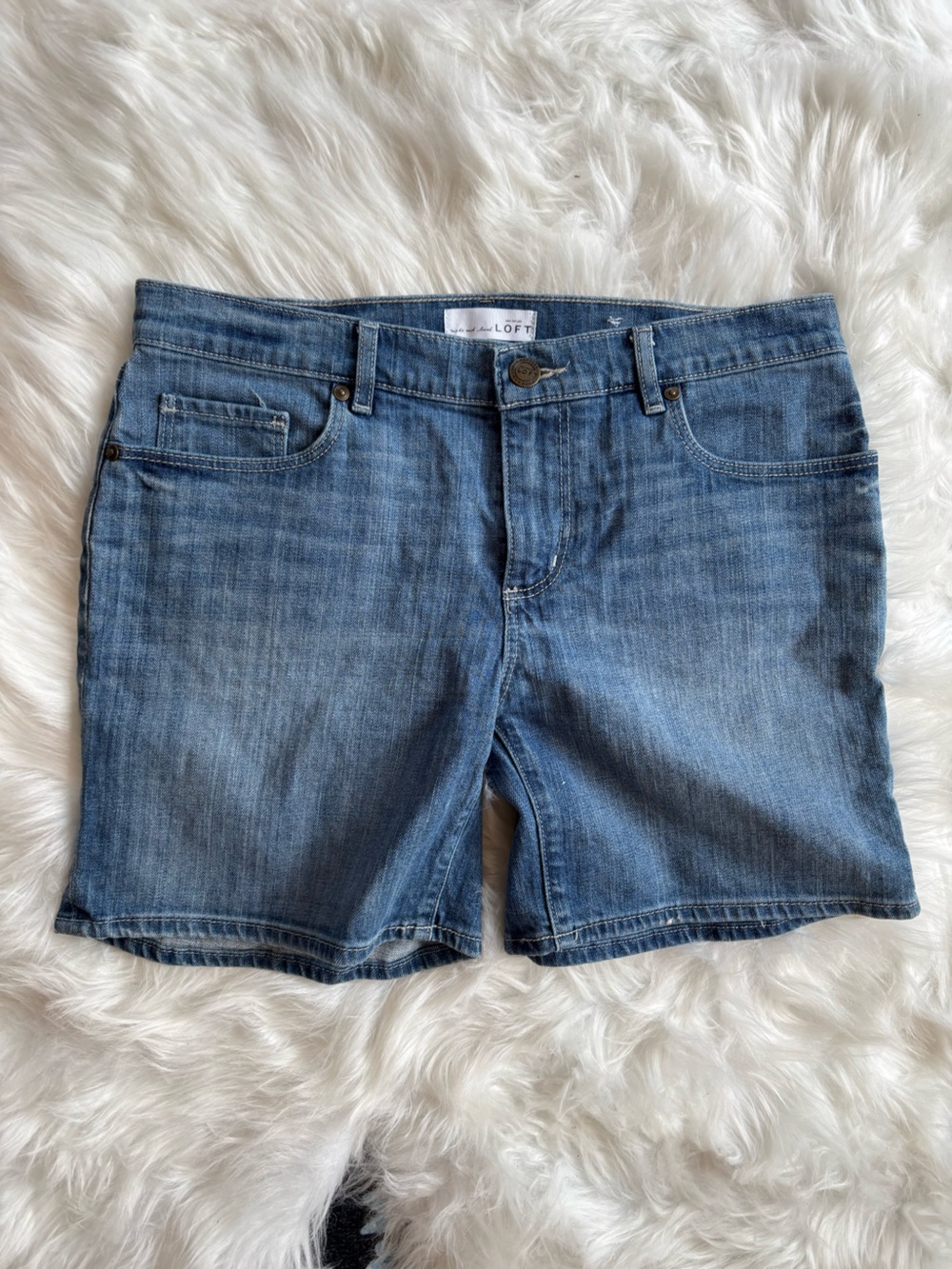 LOFT Light Blue Denim Shorts with Classic Stitching size 6 / 28